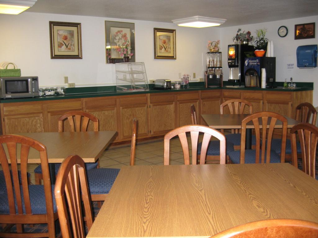 Knights Inn את'נס מסעדה תמונה